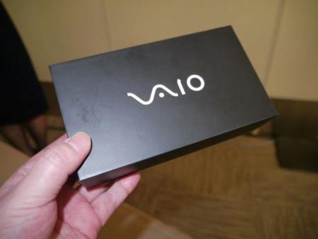 El primer teléfono VAIO llega en febrero, aquí tenemos su caja