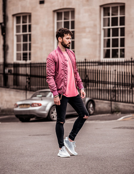 El color rosa te acompañará en todos tus looks de street-style con éstas piezas de Lefties