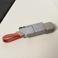 Desde que llevo este accesorio en el llavero he acabado con el caos de los cables. Cuesta menos de seis euros en AliExpress