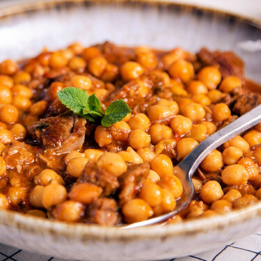 Garbanzos al estilo turco: una receta fácil y alta en proteínas para cenar hoy y comer mañana en la oficina