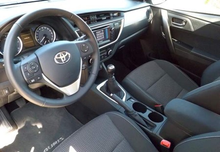 Interior Toyota Auris Touring Sports 120D Active