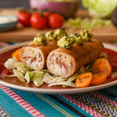 Flautas de pollo con beicon y queso, receta de un clásico de la cocina mexicana