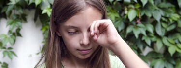 "A mi hijo se le ha metido algo en el ojo": qué hacer (y que no) ante la entrada de un cuerpo extraño o irritación por un producto químico