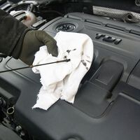 ¿Cada cuánto cambias el aceite al coche? Podrías estar tirando dinero por hacerlo más de la cuenta 