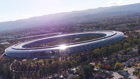 Así abre el Apple Park sus gigantescas puertas para conectar el interior con el exterior