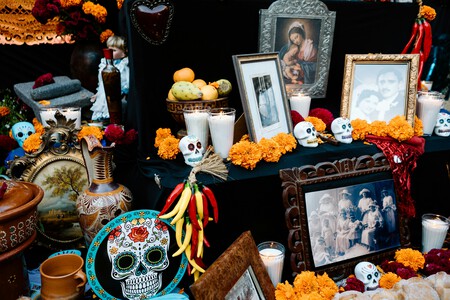 En el centro de CDMX está el paraíso de las veladoras y ofrendas del Día de Muertos 2025, con descuentos todo el año