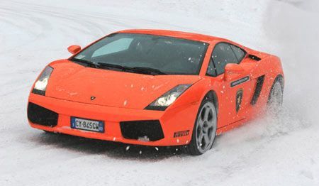 Clases de patinaje sobre Lamborghinis Gallardo