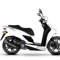El Motron Ventura 125 viene a disputar la corona del scooter de rueda alta barato al Kymco Agility 125 