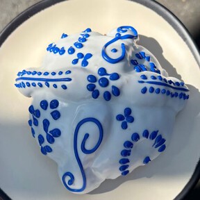 Dónde encontrar el pan de muerto de talavera en CDMX: una delicia que parece obra de arte