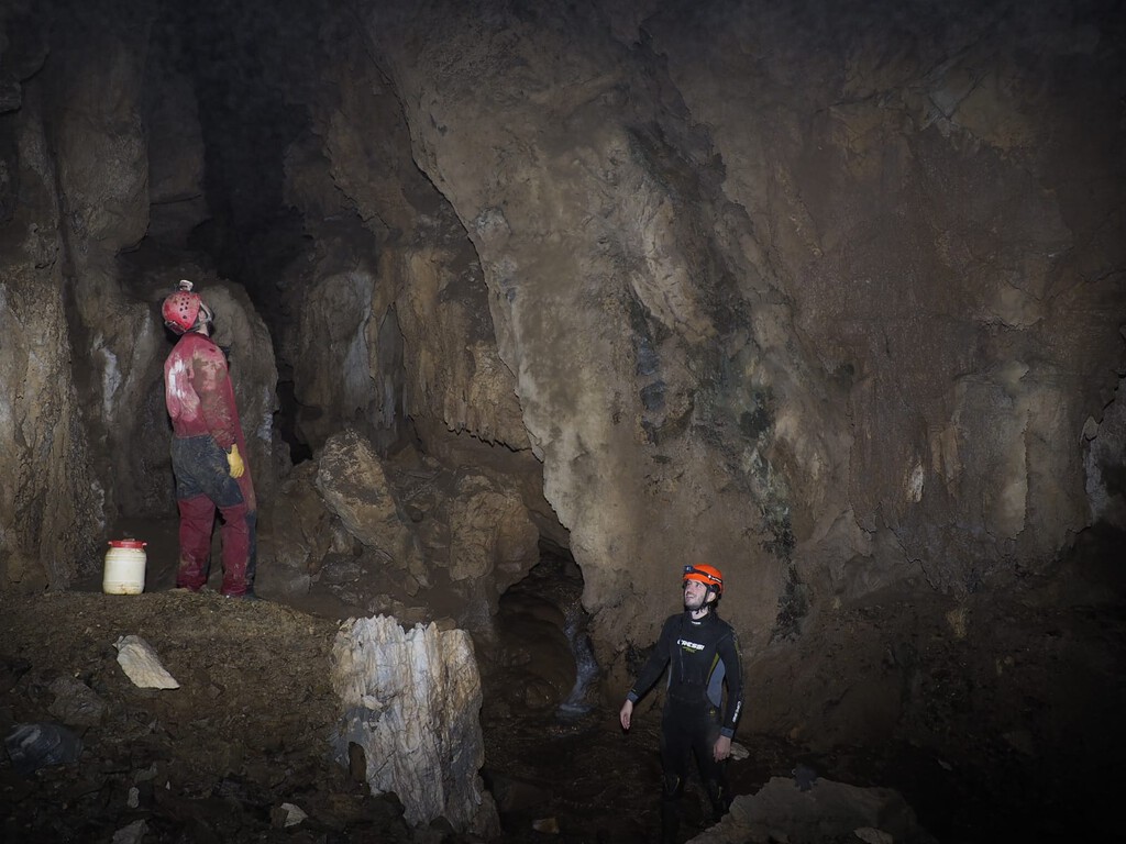 Si queremos saber cómo afectará el cambio climático a los Pirineos no hay que fijarse en el calor o en la nive. Hay que estudiar las cuevas