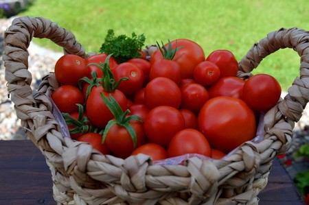 17 beneficios del jitomate o tomate rojo. Digestivo, laxante y desinflamatorio