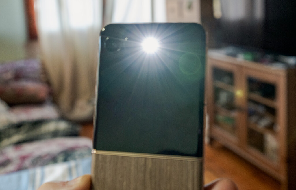 Pensaba que la linterna del móvil era un peligro para la batería. Mis pruebas han demostrado lo contrario