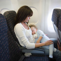 A partir de qué edad puede viajar en avión un bebé, y qué tener en cuenta si vais a viajar
