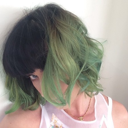 En primavera, cambios a cholón: Katy Perry se nos pasa al verde