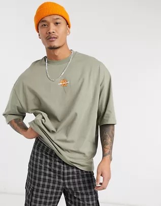 Camiseta caqui extragrande con estampado de rosa de ASOS DESIGN