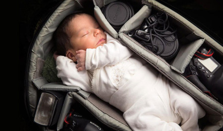 Preciosas imágenes de bebés realizadas por sus padres fotógrafos