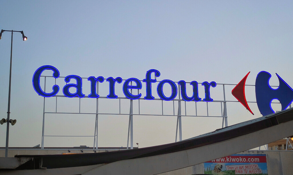 Cuesta 35 euros en Carrefour y es el escritorio ideal si tienes poco espacio en casa 