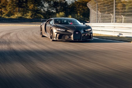 El Bugatti Chiron Pur Sport abandona el confinamiento y sale a estirar las piernas en la pista