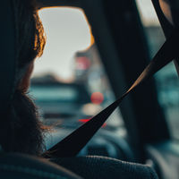 Hay quien sigue sin ponerse el cinturón de seguridad: la DGT 'caza' en una semana a casi 4.500 personas sin él