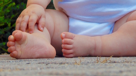 Pies planos en los bebés: por qué los niños pequeños no tienen arco plantar