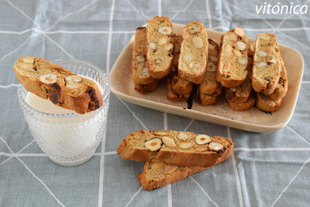 Biscotti sin azúcar de almendras, avellanas y dátiles: receta energética saludable sin gluten