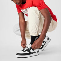 Las zapatillas Nike Court Vision Low vuelven a estar rebajadas y son un acierto para el día a día 