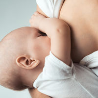 La composición de la leche materna en cada etapa de crecimiento: así se adapta a las necesidades del bebé