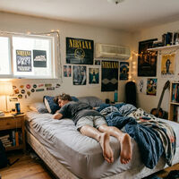 Dormir con aire acondicionado sí, pero sin convertir el dormitorio en una nevera: los fallos que conviene evitar en las noches de más calor