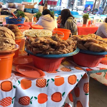 Estos tacos placeros en Puebla son una joya callejera: este es el tianguis donde los venden