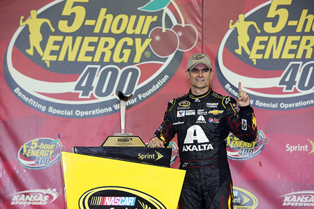Jeff Gordon vence en Kansas y ya son nueve los pilotos con puesto en The Chase