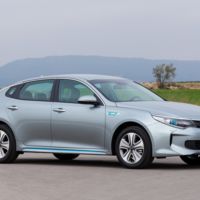 KIA Optima Plug-in Hybrid, el multipremiado sedán ahora en versión verde
