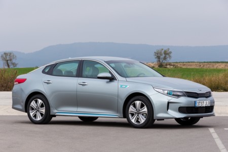 KIA Optima Plug-in Hybrid, el multipremiado sedán ahora en versión verde