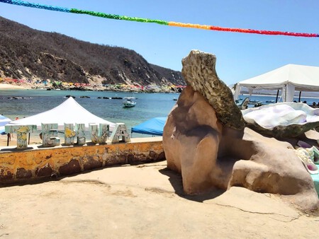 Este es el pueblito costero cerca de Jalisco donde puedes encontrar ostiones gigantes y playas que parecen albercas naturales