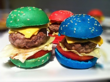 ¿Planeando una Burguer Party? Hoy te traemos una de lo más colorida 