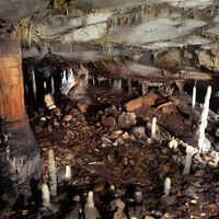 Una cueva en Cantabria estuvo sellada durante 16,800 años: en su interior encontraron una casa de la Edad de Piedra con 4,600 objetos 