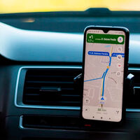 No tengo ni Android Auto ni Apple CarPlay en mi coche ni falta que me hace: por qué prefiero usar mi móvil con un soporte 
