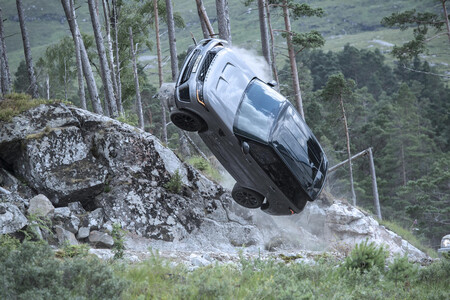 El reto definitivo para el Range Rover Sport SVR: sobrevivir a la última película de James Bond