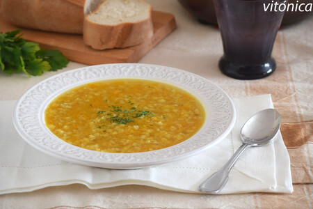 Sopa de calabaza, lentejas rojas y arroz integral: receta saludable reconfortante, vegana y completa