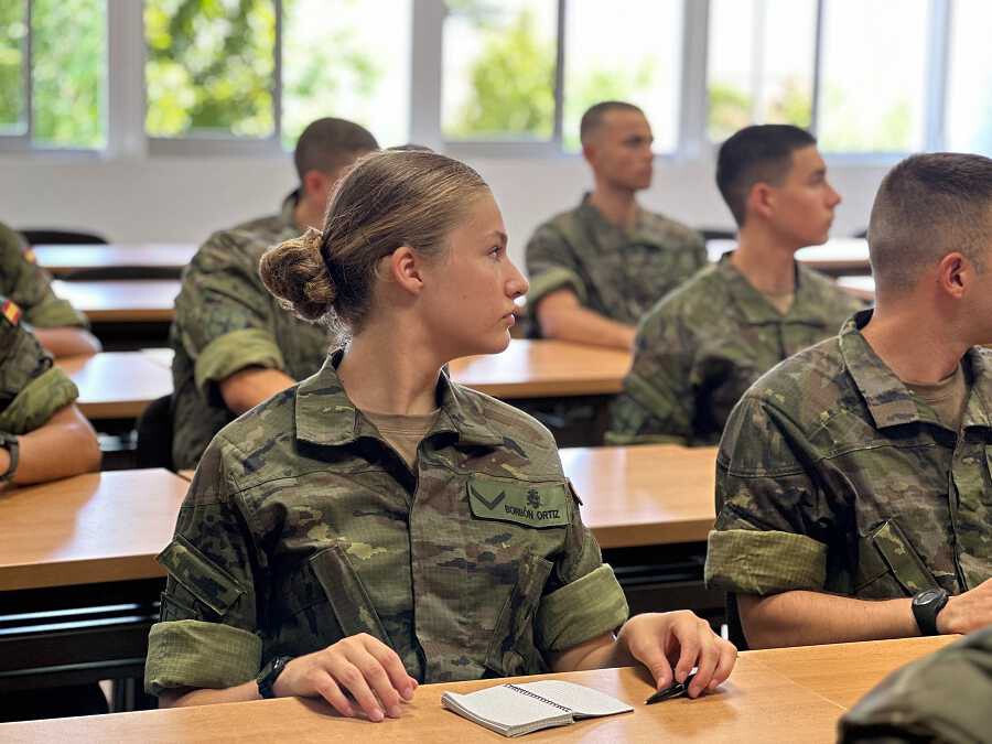 Leonor, embarrada hasta el cuello y con el fusil a rastras: la heredera en pista de combate