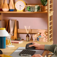 Este ratón vertical es de los más vendidos (y con razón): no es caro y es ideal tanto para diestros como para zurdos