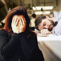 Buscar empleo en 2025 está imposible: da igual que seas generación Y, X o Z. Esto es lo que las pymes pueden aprender del desánimo general 