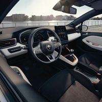 Y este es el estiloso interior del nuevo Renault Clio, con una notable mejoría en su calidad percibida (según la marca) 