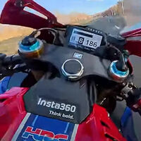 La madre de todas las multas podría ser para este youtuber al que han pillado a más de 300 km/h y vacilando a la policía 