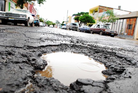 Si vives en Toluca, podrás recibir hasta 5 mil pesos si tu auto se daña por un bache