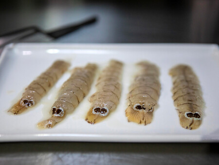 Es fea, tiene poca chicha y pelarla es una pesadilla, pero su demanda no deja de crecer: es la edad de oro de la galera