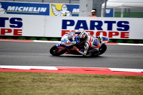 Lorenzo Baldasarri le gana la partida a Alex Rins en Misano
