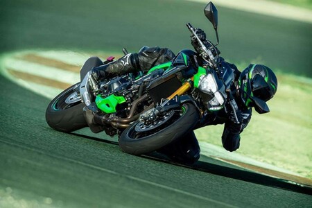 Kawasaki Z900 SE: una naked para el carnet A2 que se actualiza con una suspensión trasera de Öhlins y frenos Brembo