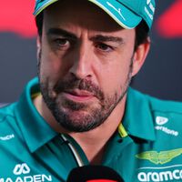 Ha vuelto a ocurrir. Un empleado de Mercedes desvela que quisieron fichar a Fernando Alonso este año, pero él lo rechazó