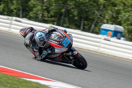 Marcel Schrötter no tiene rival en los libres de Moto2 en Brno con Álex Márquez en cuarta plaza
