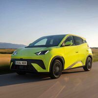 Los españoles hemos comprado más coches eléctricos que nunca en 2025. Por primera vez, BYD le ha comido la tostada a Tesla